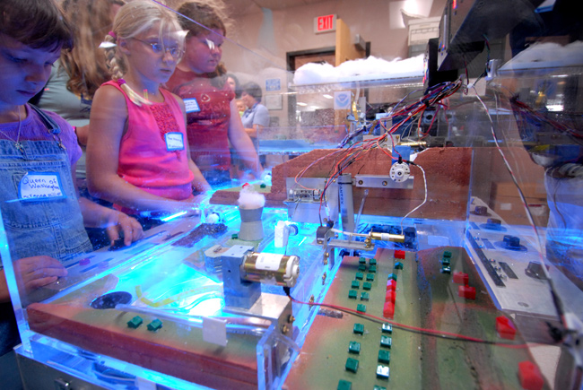 Children observing an interactive flood forecast model