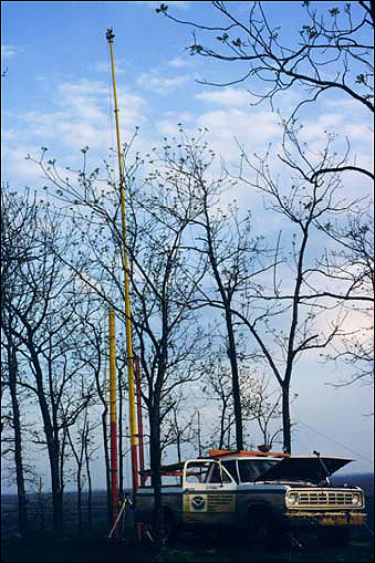 The Swedish Pole could raise a signal (light or mirror) to a height of 103 feet in just a few hours