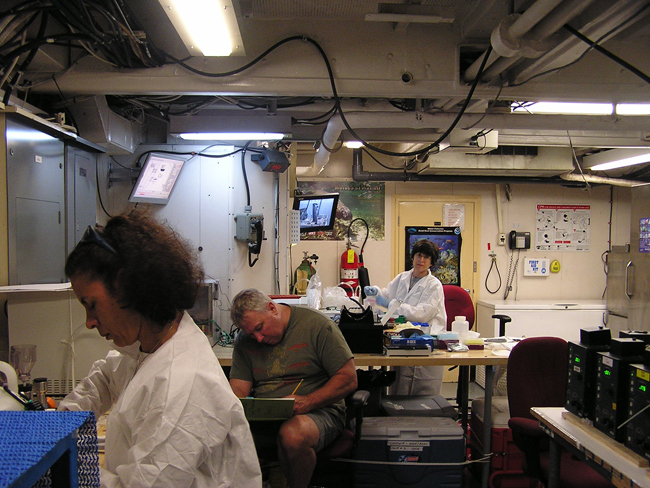 Wetlab onboard the Nancy Foster